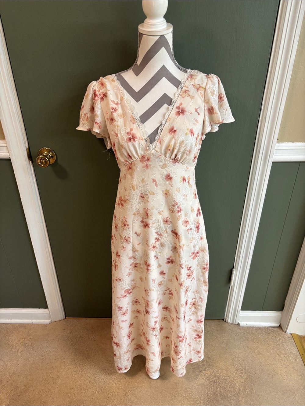 Floral Lace-Trim V-Neck Dress in Cream and Pink
